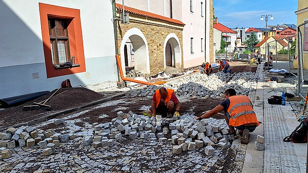 Rekonstrukce ulice U Zzvorky se bl ke konci. (3. ervna 2024)