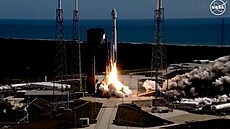 Kosmická lo Starliner poprvé odstartovala s lidskou posádkou