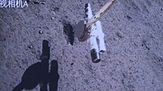 Modul �ínské sondy �chang-e 6 na odvrácené stran� M�síce odebírá vzorky. (4....