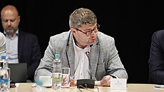 Jan Jakob (TOP 09) na jednání výboru pro mediální zále�itosti, který �e�í...