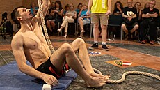 Závody ve �plhu na lan� za�ínají vsed�, jak p�edvádí na snímku Mat�j Cigl....