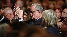 Ve�ejnost a kolegové se v historické budov� Národního divadla naposledy lou�í s...