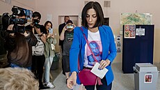 Markéta Pekarová Adamová volí do Evropského Parlamentu v Základní �kole Na...