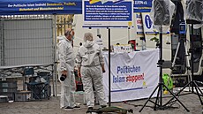 Policejní vy�et�ovatelé pracují na míst� útoku v n�meckém Mannheimu. (31....