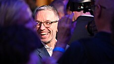 P�edseda rakouské strany Svobodní Herbert Kickl ve �tábu strany p�ed vyhlá�ením...
