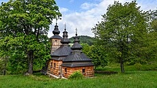 Nádhern� umíst�ný kostel sv. Michala v polské osad� Dubne