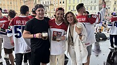 OSLAVY. Na Staromstském námstí se David seel s bratrem Jakubem a maminkou...