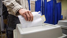 Volby do Evropského parlamentu probíhají v ned�li také v Ma�arsku. (9. �ervna...