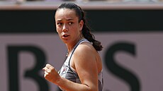 Tereza Valentová se hecuje ve finále dvouhry juniorek Roland Garros.