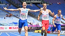 Tomá� N�mejc vít�zí ve svém rozb�hu na 200 metr�.