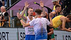 Jan �tefela s Markem Bahníkem v kvalifikaci vý�ka��.