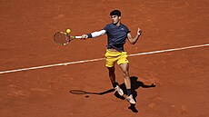 Forhend Carlose Alcaraze v semifinále Roland Garros.