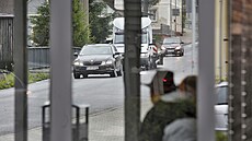 Silnice I/13 je kvli objíce a vlakové výluce tém stále ucpaná. Krajské editelství policie Libereckého kraje tady mimo jiné kvli tomu v minulém týdnu zvýilo dohled.