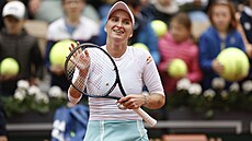 Markéta Vondrouová se raduje z výhry v osmifinále Roland Garros.
