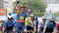 Mads Pedersen projí�dí vít�zn� cílem 1. etapy cyklistického závodu Critérium du...