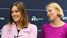 Barbora Hermannová (vlevo) a Marie-Sára �tochlová jsou na ostravském turnaji v...