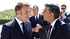 Emmanuel Macron a Rishi Sunak pi slavnostním ceremoniálu k 80. výroí Dne D...