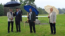 Javor klen na Kladské p�ipomíná Jana Schlossara, prvního vedoucího Správy CHKO...