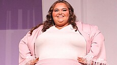 Sara Millikenová. Miss Alabama vá�í 150 kilogram�. (�erven 2024)