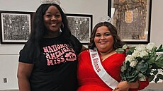 Sara Millikenová (vpravo). Nová vít�zka sout�e krásy Miss Alabama vá�í 150...