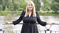 Psycholoka Hana Mezerová provází úastníky v seznamovací show Naked Attraction.