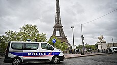 Policie ped paískou Eiffelovou ví (19. dubna 2024)