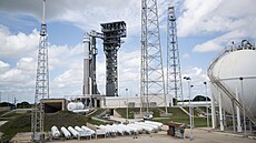 Raketa Atlas V, loď Starliner a startovací rampa SLC-41
