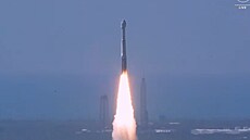 Loď Starliner společnosti Boeing poprvé odstartovala i s posádkou.