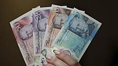 Nové britské bankovky s portrétem krále Karla III. jsou v obhu od 5. ervna...