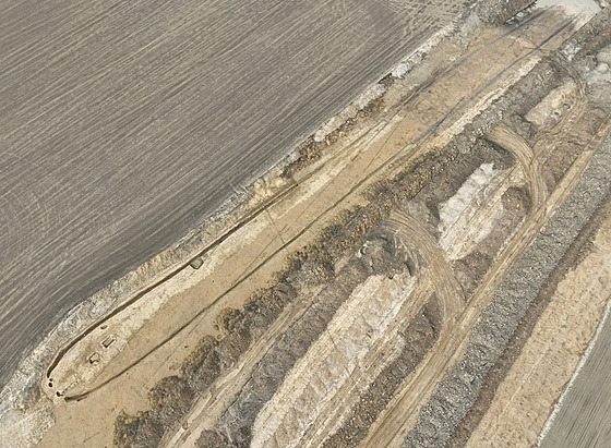 Nejvtí mohylu v Evrop objevili archeologové na trase budoucí dálnice D35...
