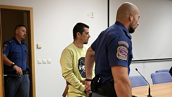 Obalovaný Tomá onka v soudní síni zlínského krajského soudu. Mu podle...