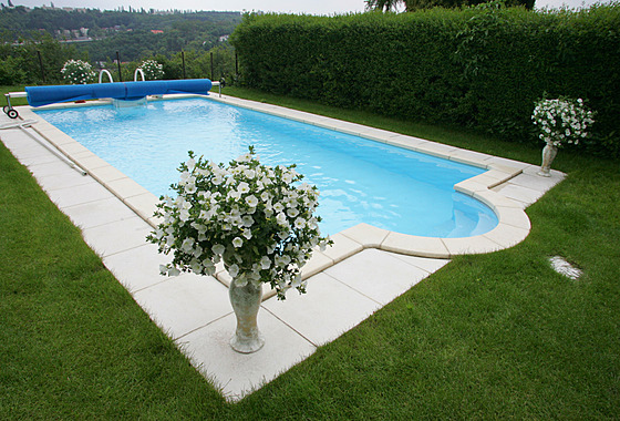 Kolik p�edstavuje plocha �eských domácích bazén� kilometr� �tvere�ních, zatím...