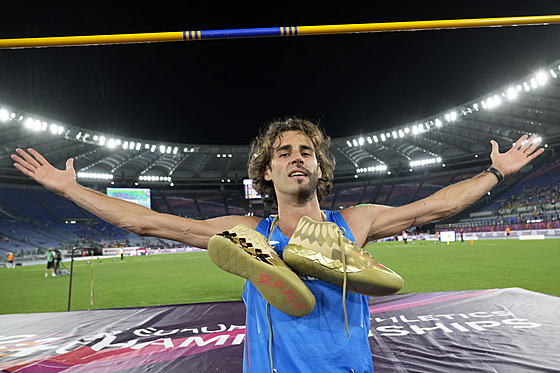 Italský vý�ka� Gianmarco Tamberi se raduje z vít�zství na mistrovství Evropy...