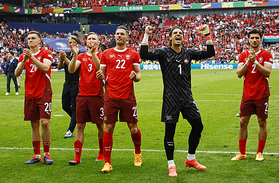výcartí fotbalisté slaví vítezství v utkání nad Maarskem.