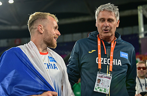 Jan elezný (vpravo) s novopeeným mistrem Evropy v hodu otpem Jakubem...