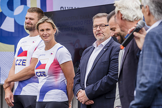 Ond�ej Synek, Barbora �potáková,  hejtman Ústeckého kraje Jan Schiller,...