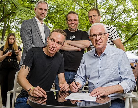 Piráti pedstavili své kandidáty do krajských a senátních voleb na oslavách 15...