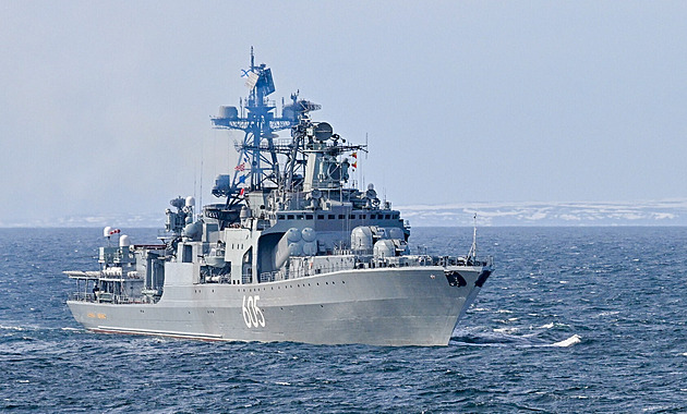 „Důsledek sankcí“. Rusům v Barentsově moři hoří loď se sty lidí, tvrdí Ukrajina