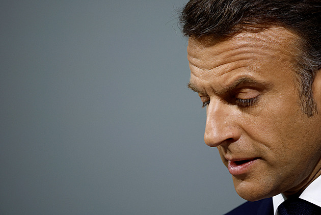 Macron varuje před plány radikálů. Francii hrozí občanská válka, obává se před volbami