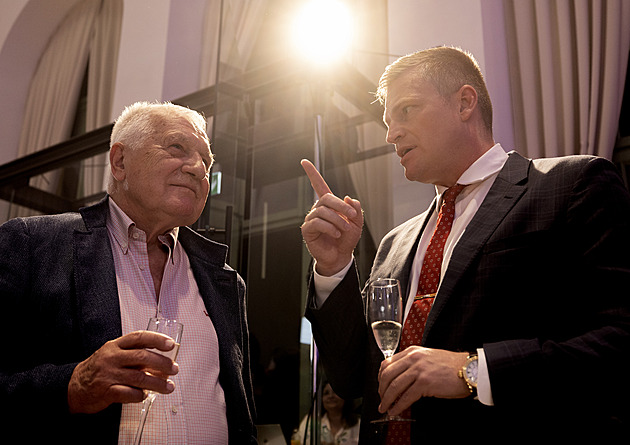 Divím se, že Fiala dokáže spát, říká Klaus k výsledkům eurovoleb. Sám v politice nechce „bidenovat“