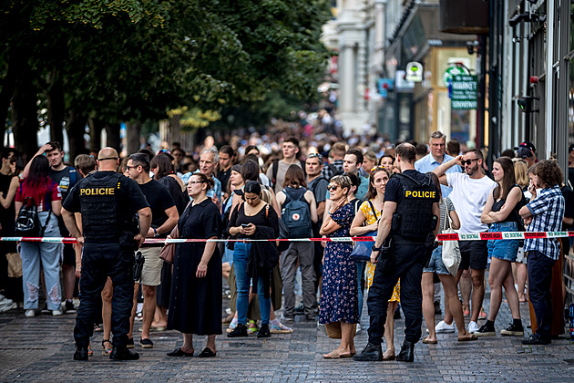 Policie řešila podezřelé kufry u stanice Můstek, centrem nejezdily dvě linky metra