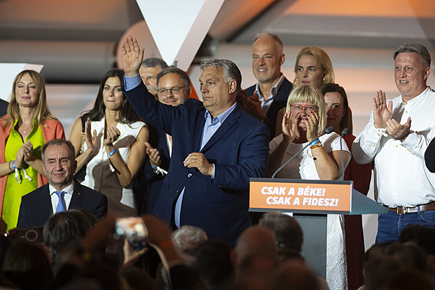 Maďarské eurovolby ovládl Orbánův Fidesz, ale soupeři výrazně posílili