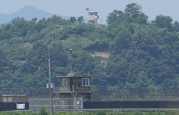KLDR překročila demarkační linii, Jižní Korea odpověděla varovnými výstřely