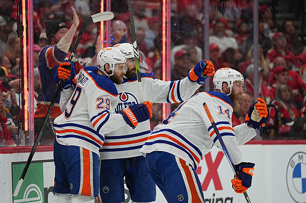 Edmonton odvrátil druhý mečbol Floridy, McDavid přepisuje historii NHL