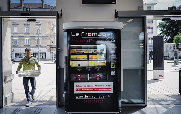 Francie vyslyšela volání zákazníků, zemi zaplavily automaty na sýry