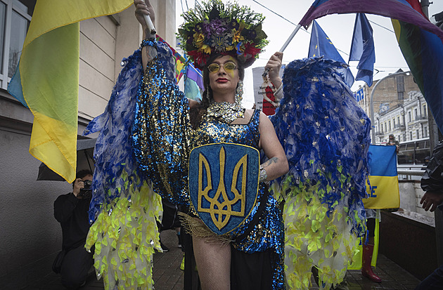 Kyjevem prošel pochod hrdosti LGBT+, bylo to poprvé od ruské invaze