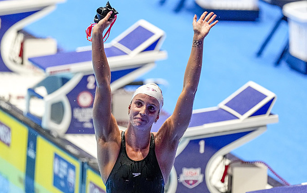 Americká plavkyně Smithová překonala světový rekord na znakové stovce