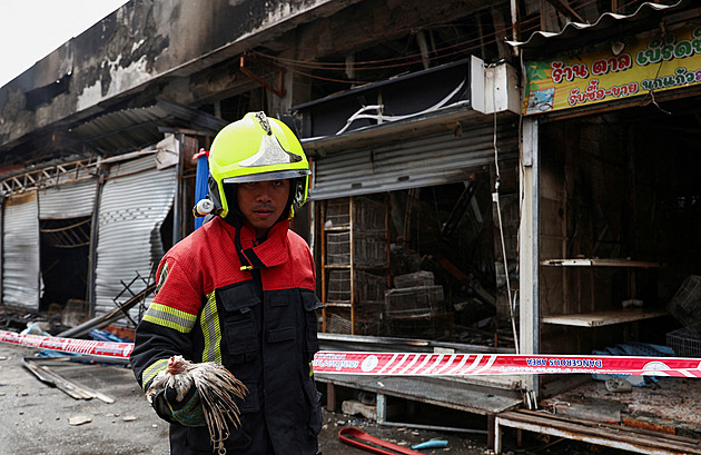Slavné tržiště v Bangkoku zachvátily plameny, uhynuly stovky zvířat
