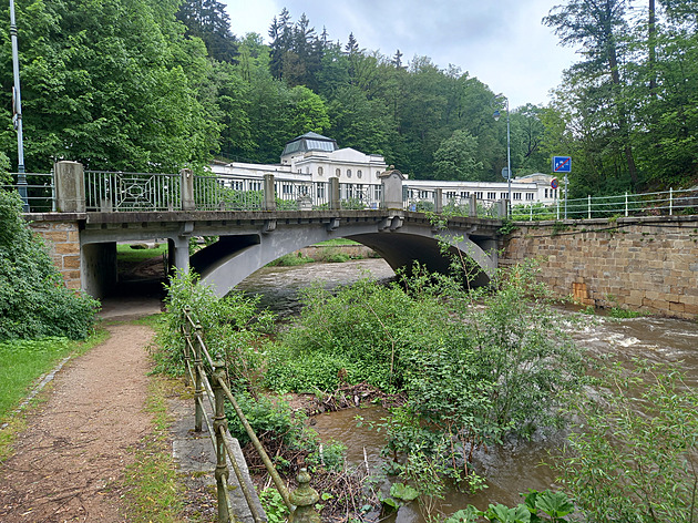 Karlv most pes eku Teplá v karlovarské Slovenské ulici (22.kvtna 2024)