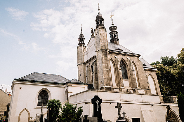 Momenty ticha aneb Dvacet nejzajímavějších a esteticky nejpůsobivějších českých kostnic ve fotografii